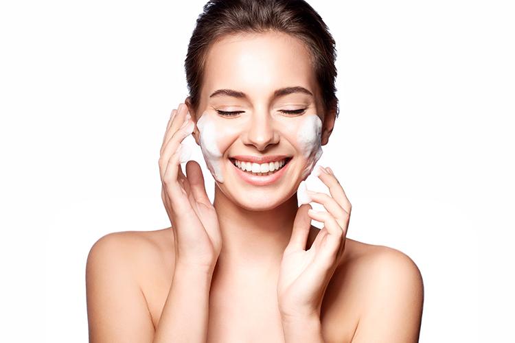 Limpieza facial: ¡el primer paso para una piel sana!