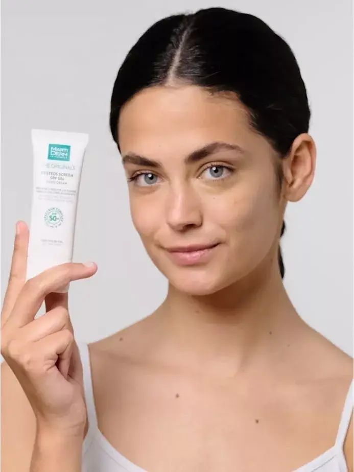 Proteos Screen SPF 50+ con modelo
